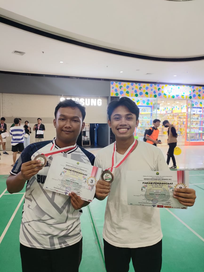 JUARA 3 Ganda Taruna Putra bulutangkis Kejurkot Kota Mojokerto Tahun 2023   