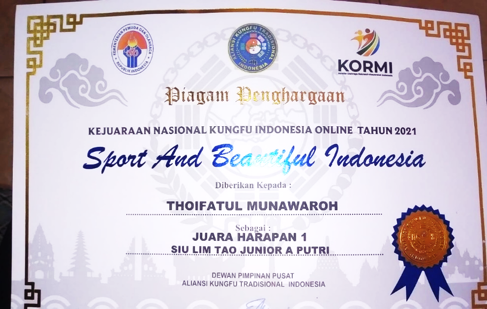 Juara Harapan 1 Siu Lim Tao Junior A Putri dalam Kejuaraan  Nasional Kungfu Indonesia Online 