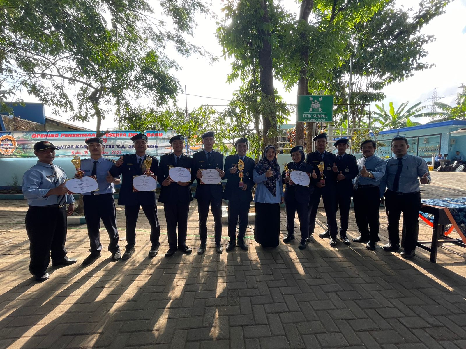 Lomba Egrang 50M