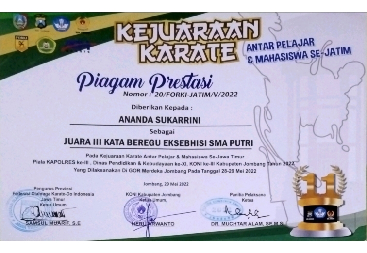 KEJUARAAN KARATE KATA BEREGU EKSEBISHI SMA PUTRI