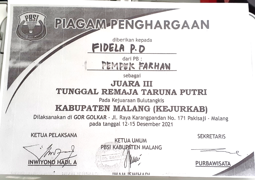 Juara 3 Tunggal Remaja Taruna Putri pada Kejuaraan Bulutangkis Kabupaten Malang dilaksanakan di Gor Golkar Jl. Raya Karangpandan No. 171 Pakisaji Malang 