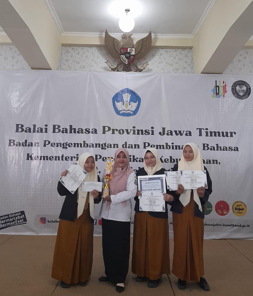 Pengutamaan Bahasa Negara di Ruang Publik tk.SMA/ SMK/MAN se-Kota Mojokerto 