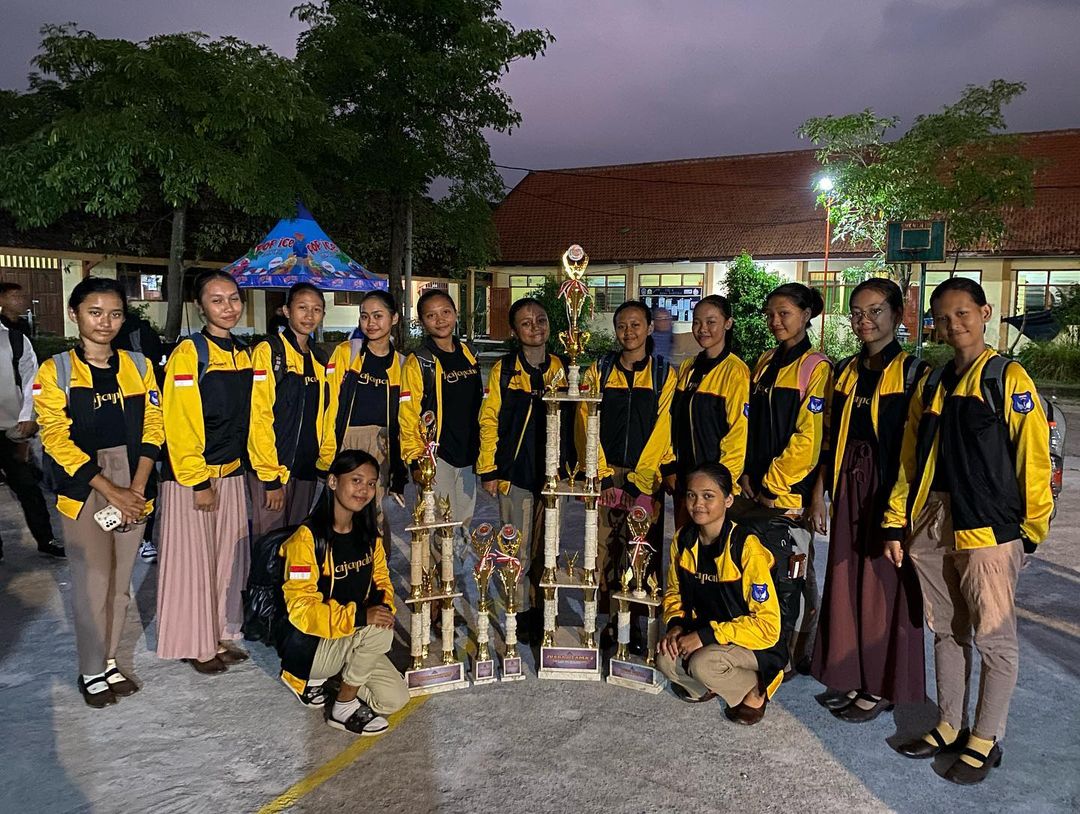 LOMBA KREASI BARIS BERBARIS