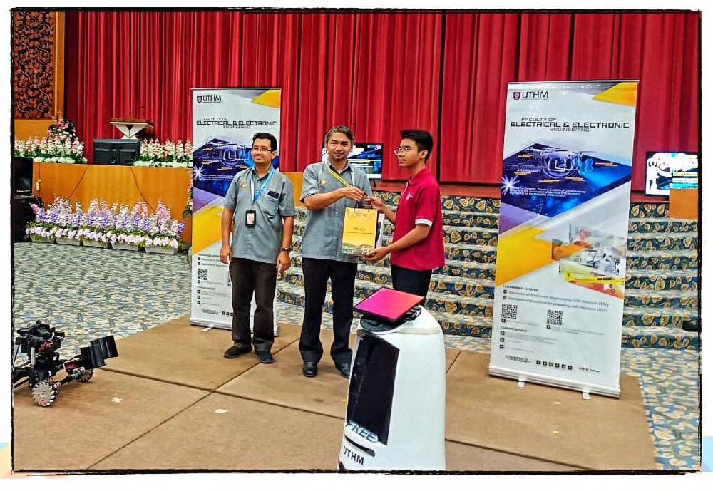 Best Presentation Award - 12th World Robotic for Peace Singapore-Malaysia-Thailand