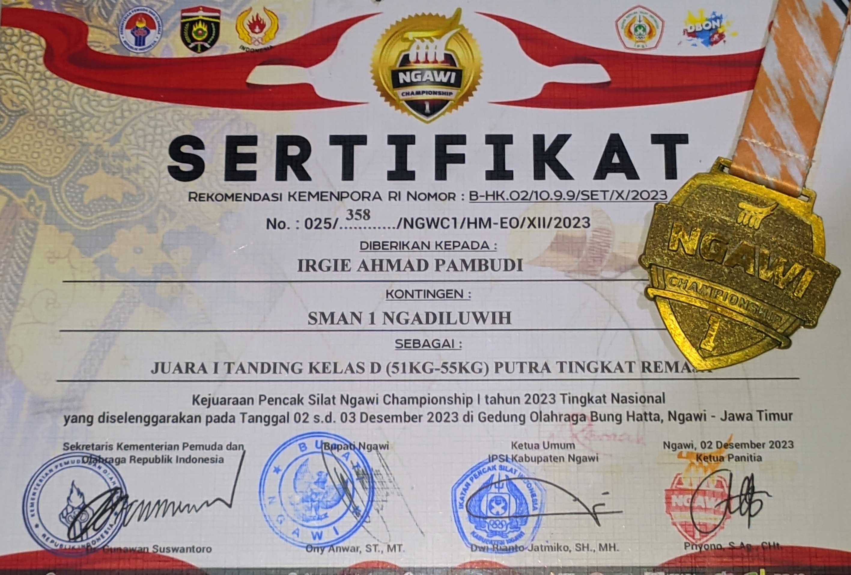 JUARA I TANDING KELAS D (51 KG-55 KG) PUTRA TINGKAT REMAJA