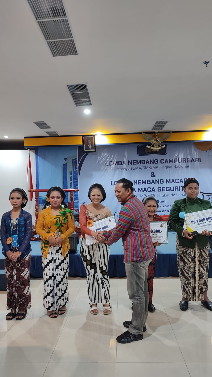 Lomba Seni Budaya UNESA : Kategori nembang campursari