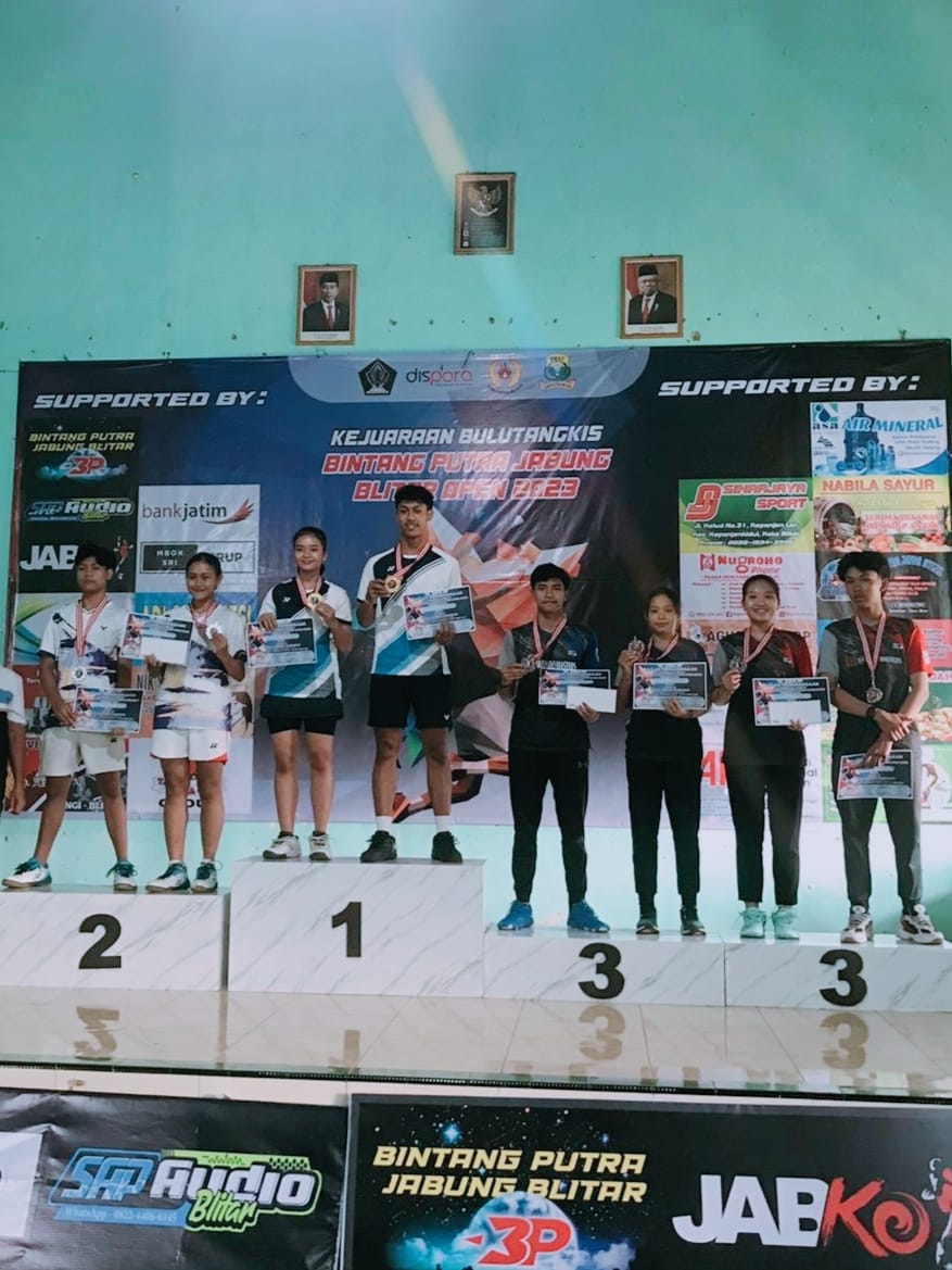 Juara 3 Ganda Campuran Kejuaraan Bulutangkis Bintang Putra Jabung Blitar Open