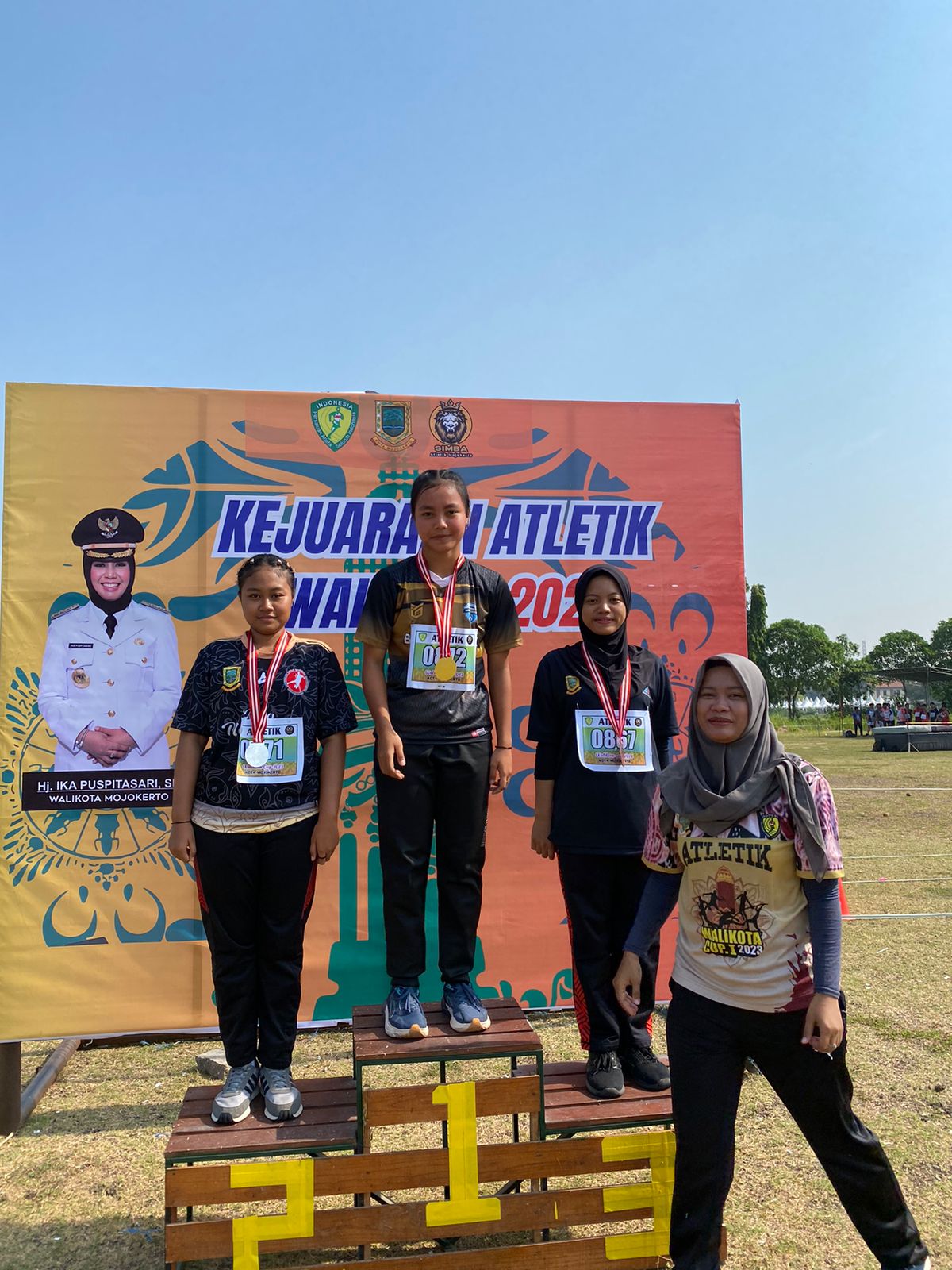 lomba atletik dlm rangka piala walikota LEMPAR CAKRAM