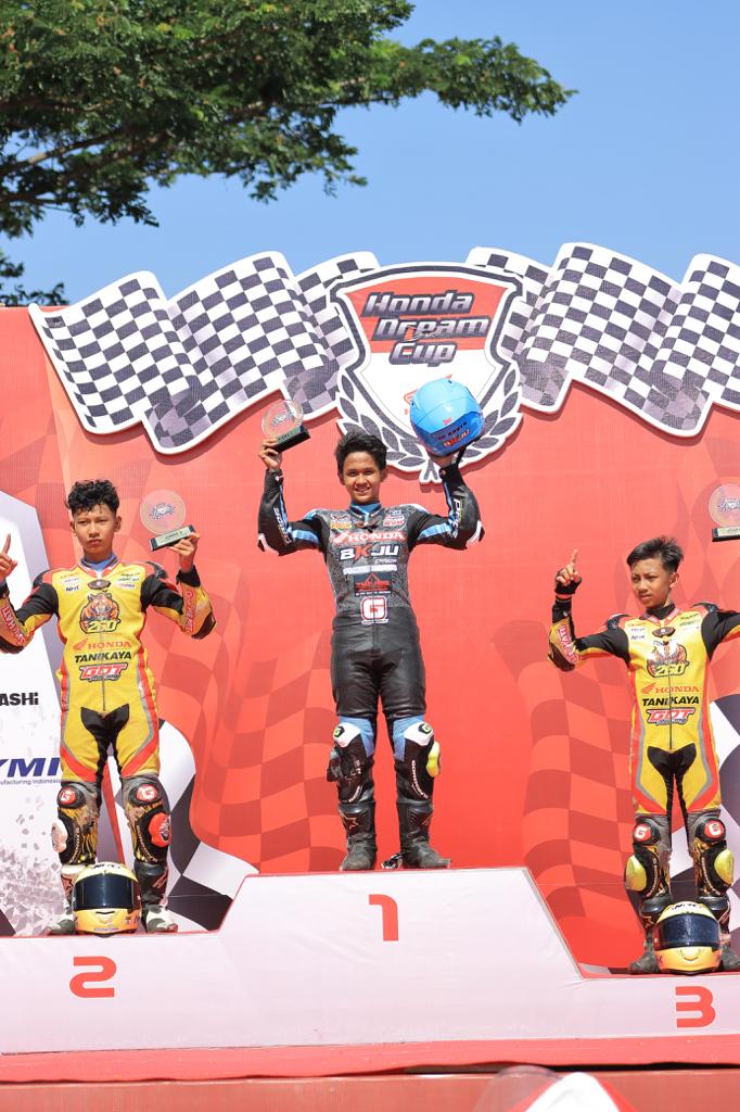 Balap Motor Kelas CBR Standart Pemula di Event Kejurnas Honda Dream Cup 