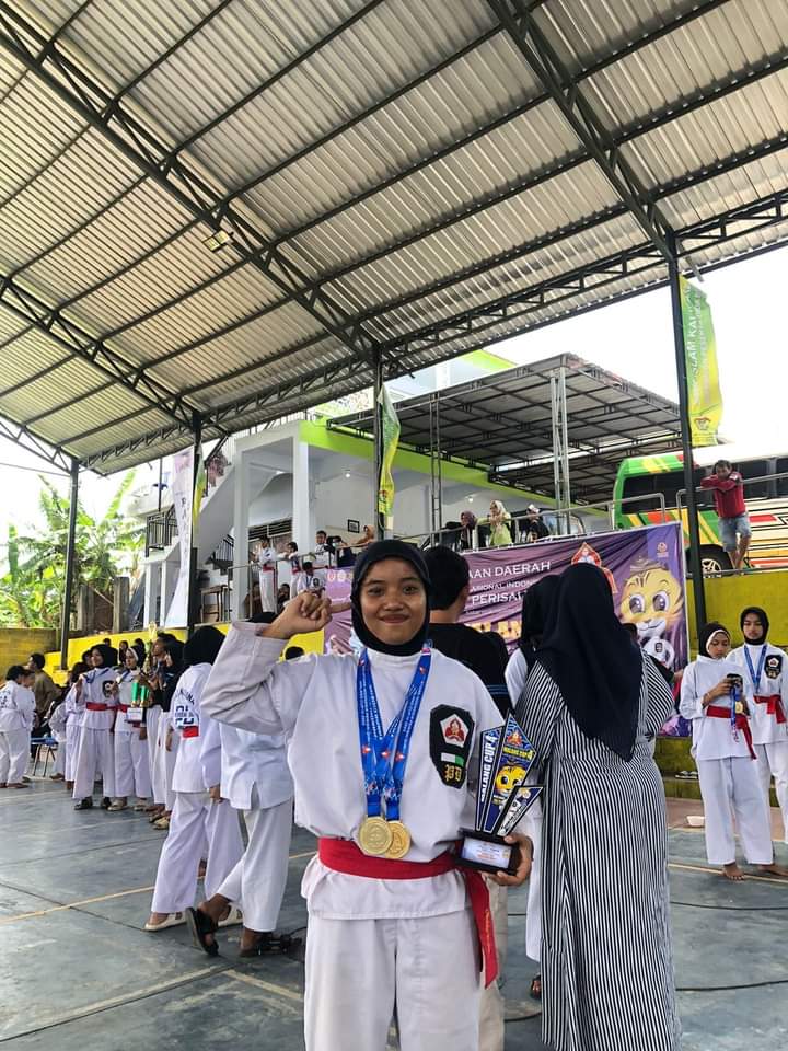 Juara 1 Seni Tunggal Putri