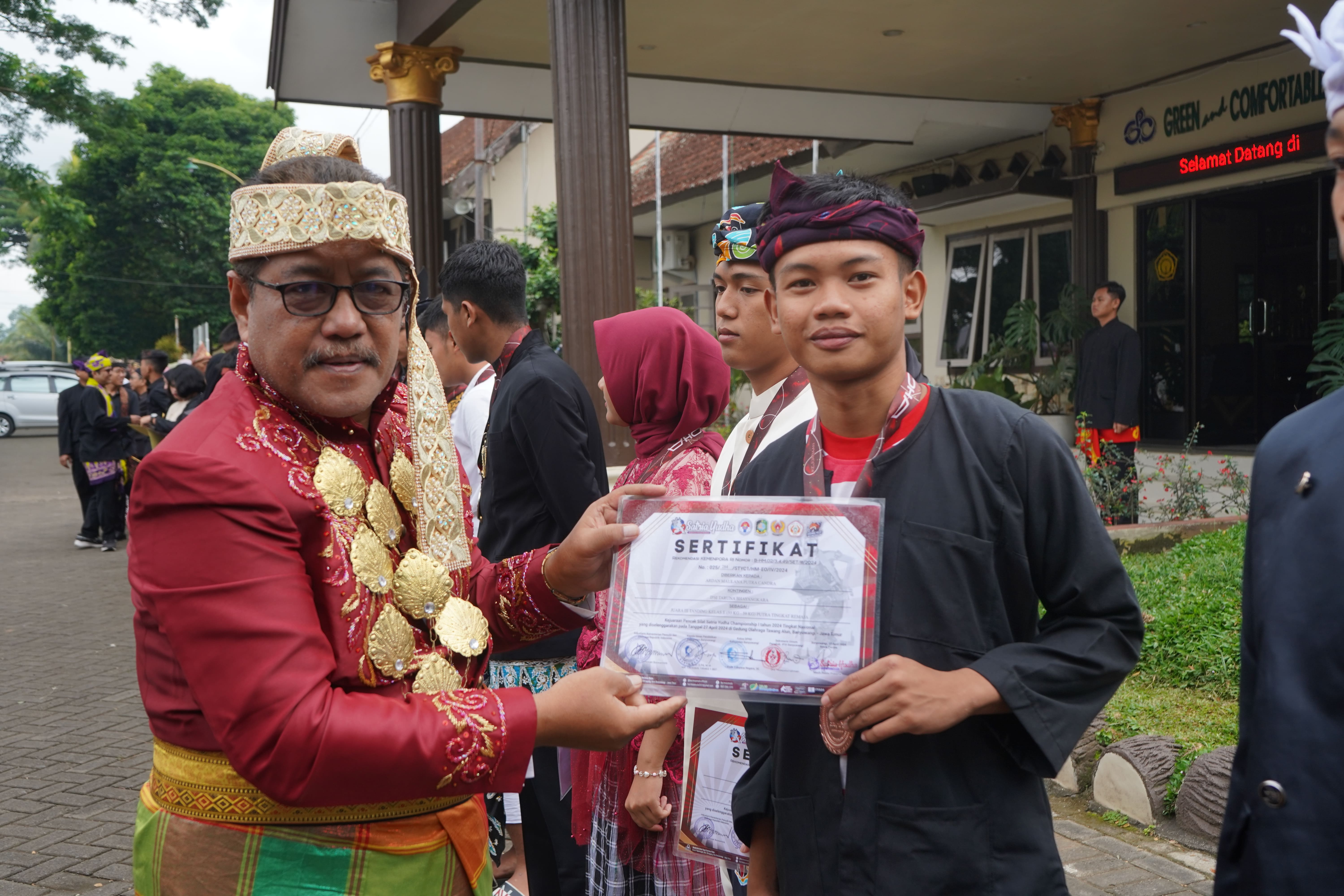 JUARA 3 TANDING KELAS E (55 KG - 59 KG) PUTRA TINGKAT REMAJA PADA KEJUARAAN PENCAK SILAT SATRIA YUDHA CHAMPIONSHIP 1