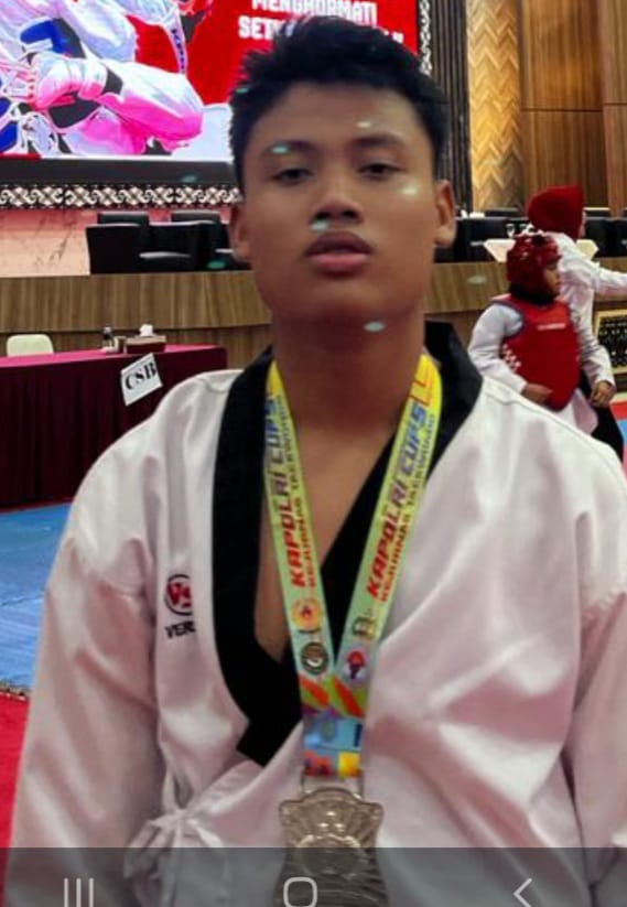 JUARA POOMSAE JUNIOR PUTRA GEUB 5  , KEJUARAAN NASIONAL TAEKWONDO PIALA KAPOLRI 