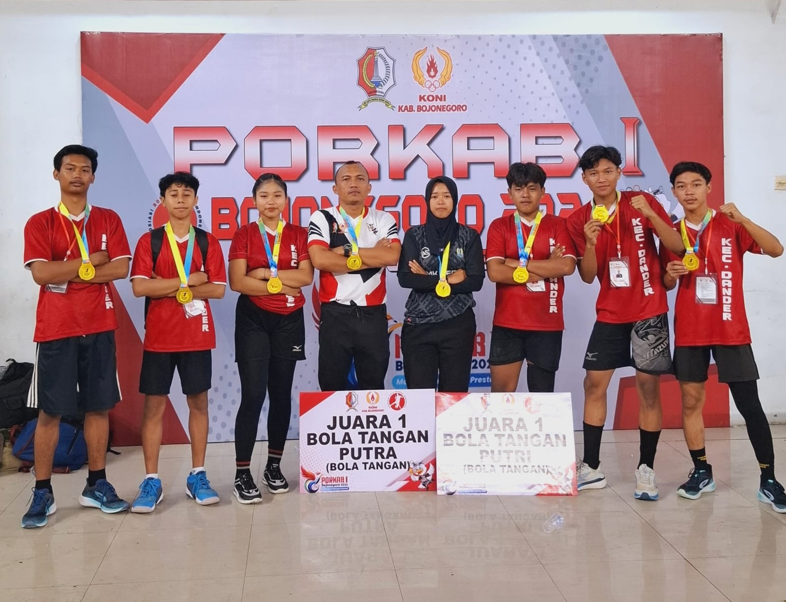 JUARA 1 BOLA TANGAN PUTRI