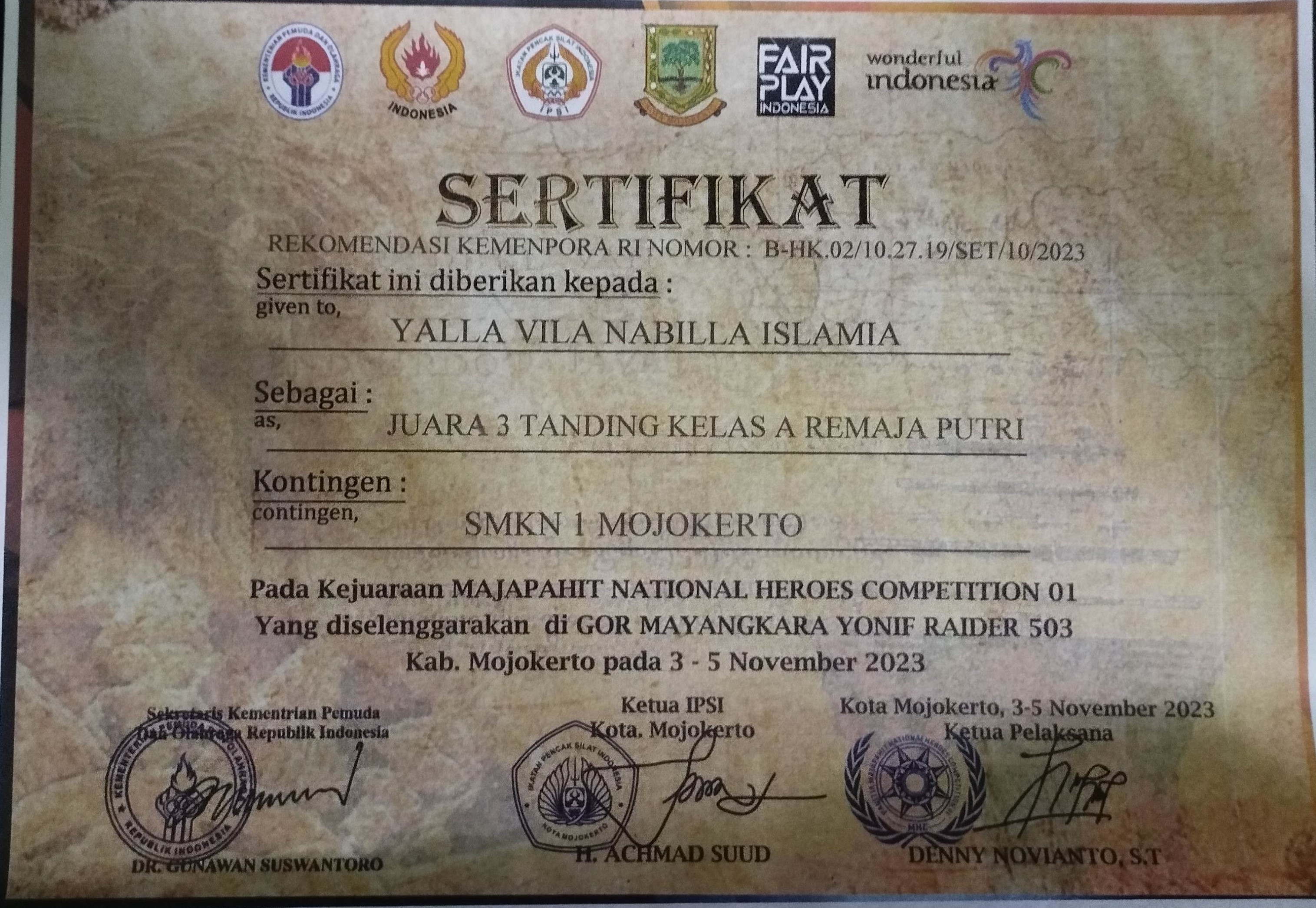 Juara 3 Kelas A Remaja Putri Majapahit National Heroes Competition 1