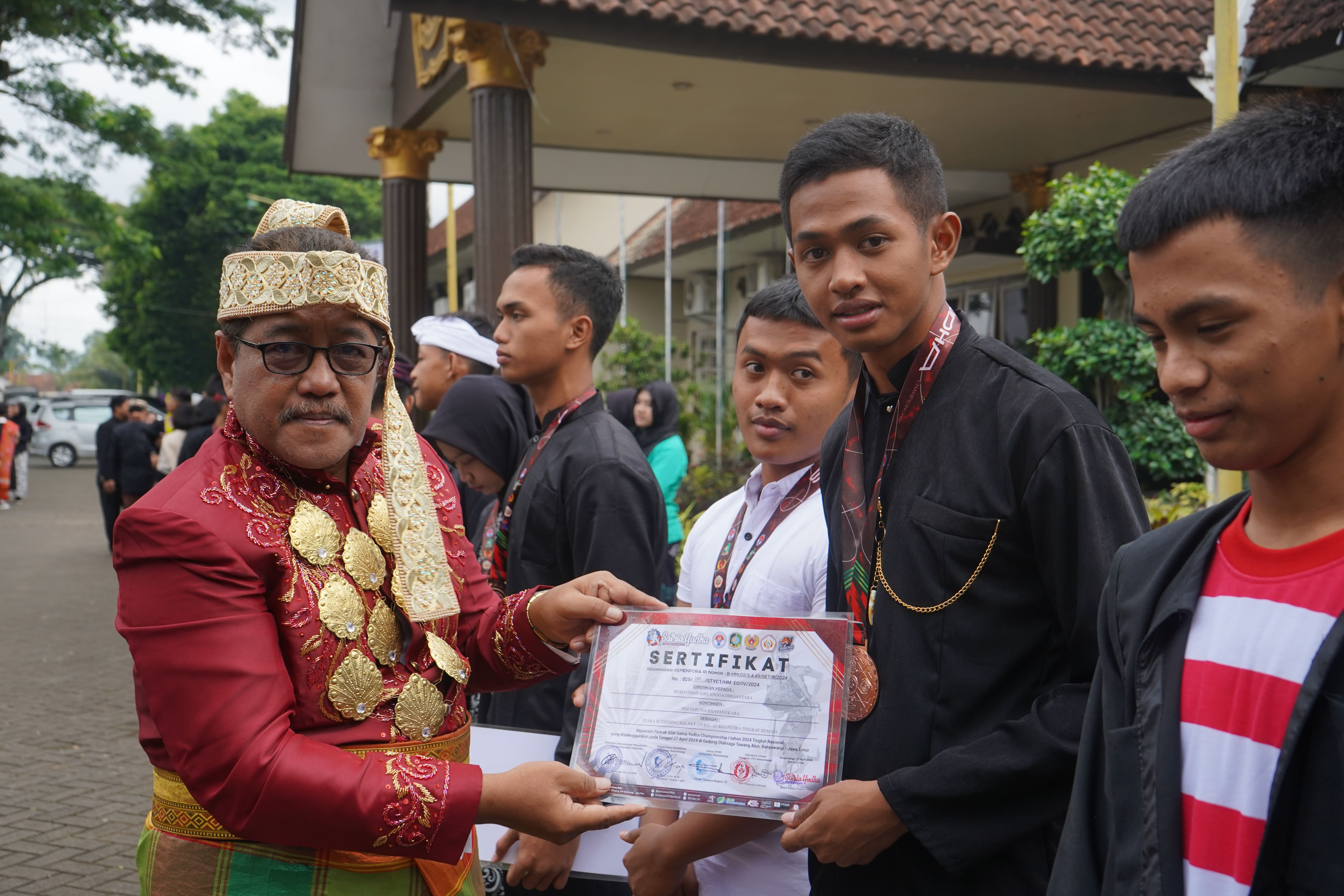 JUARA 3 TANDING KELAS F (59 KG - 63 KG) PUTRA TINGKAT REMAJA PADA KEJUARAAN PENCAK SILAT SATRIA YUDHA CHAMPIONSHIP 1