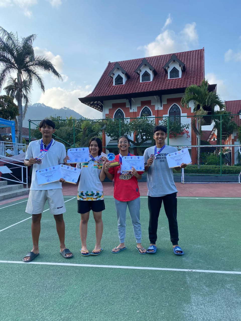 KEJUARAAN FINSWIMMING ANTAR PELAJAR SE JAWA TIMUR (100 M BIFINS SMA PUTRI)