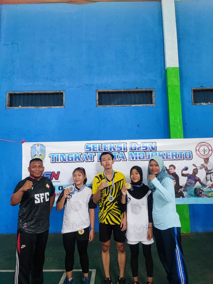 OLIMPIADE OLAHRAGA SISWA NASIONAL (O2SN) TINGKAT KOTA MOJOKERTO JENJANG SMA/MA TAHUN 2024 CABANG OLAHRAGA BULUTANGKIS (PUTRI)