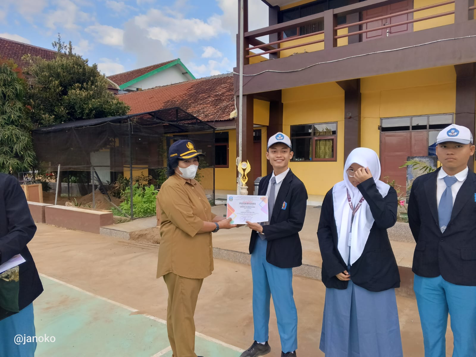 OLIMPIADE SENI SISWA NASIONAL