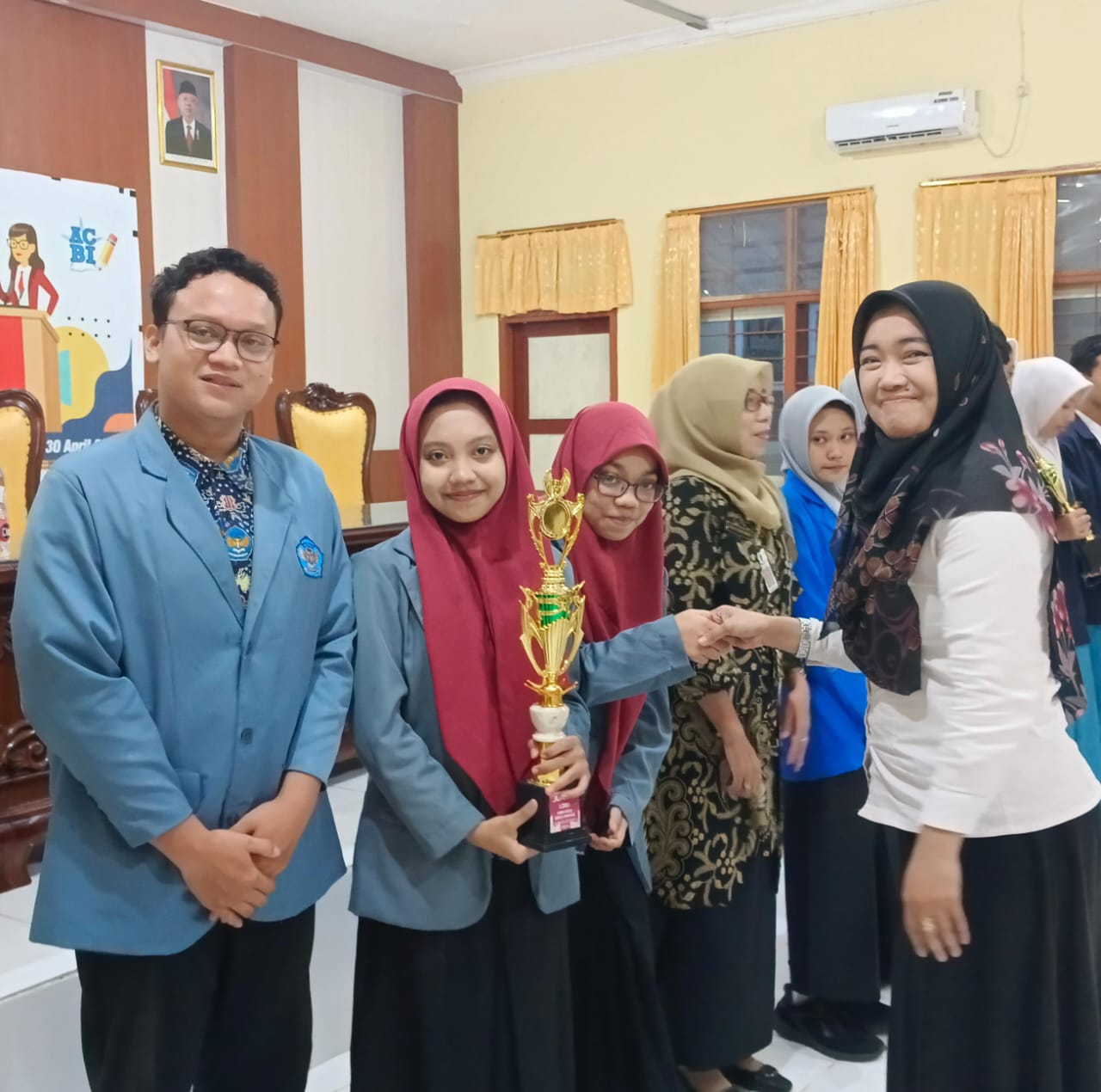 Juara 1 Lomba Debat Bahasa Indonesia