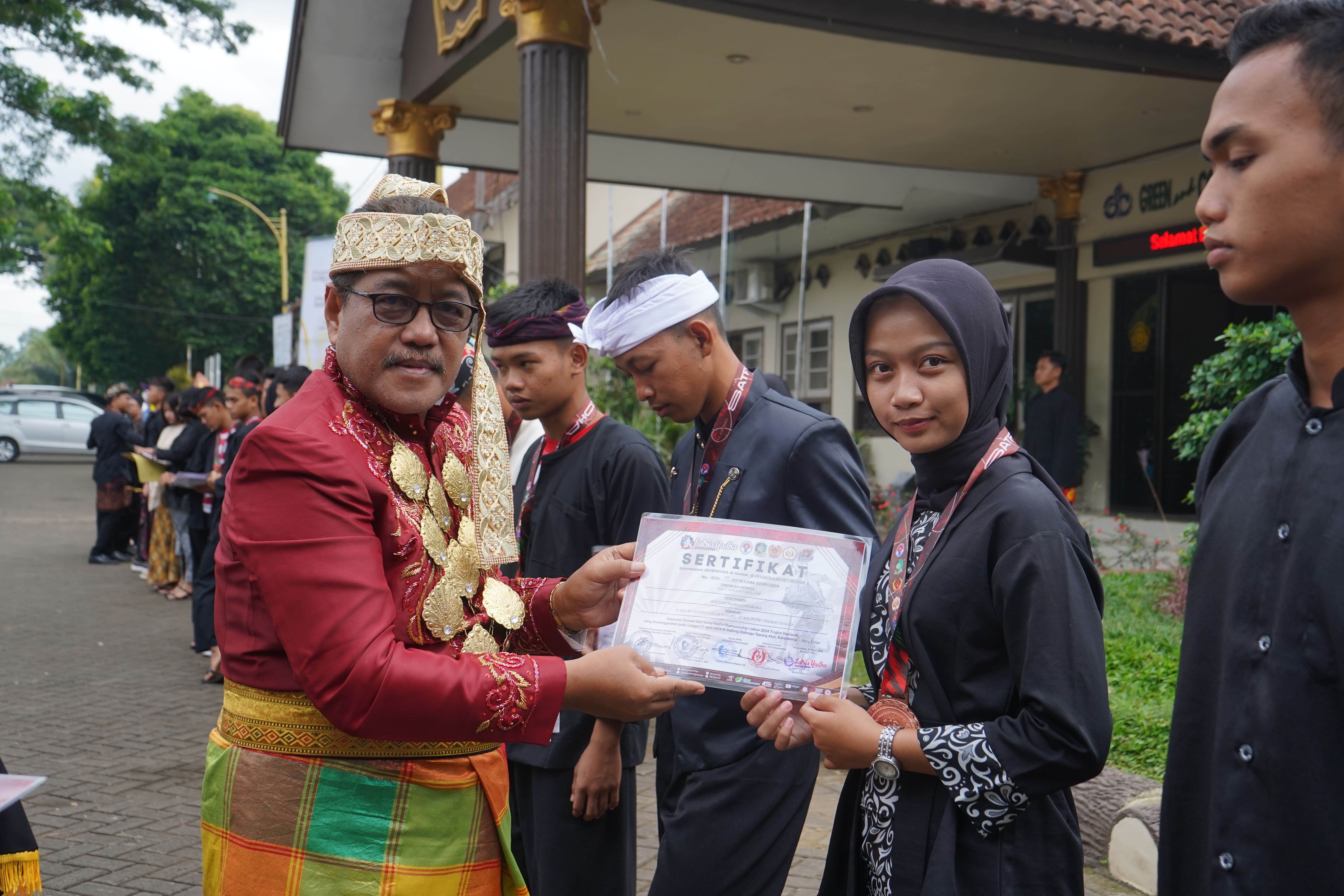 JUARA 3 TANDING KELAS B (43 KG - 47 KG) PUTRI TINGKAT REMAJA PADA KEJUARAAN PENCAK SILAT SATRIA YUDHA CHAMPIONSHIP 1