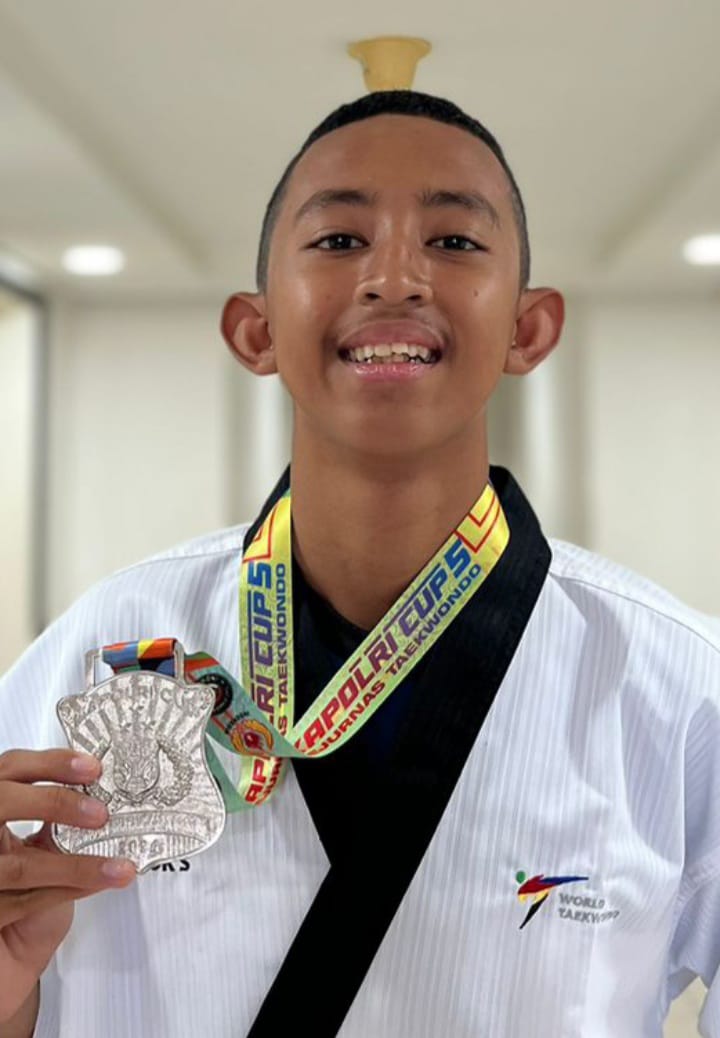 JUARA POOMSAE JUNIOR PUTRA GEUB 9  , KEJUARAAN NASIONAL TAEKWONDO PIALA KAPOLRI 