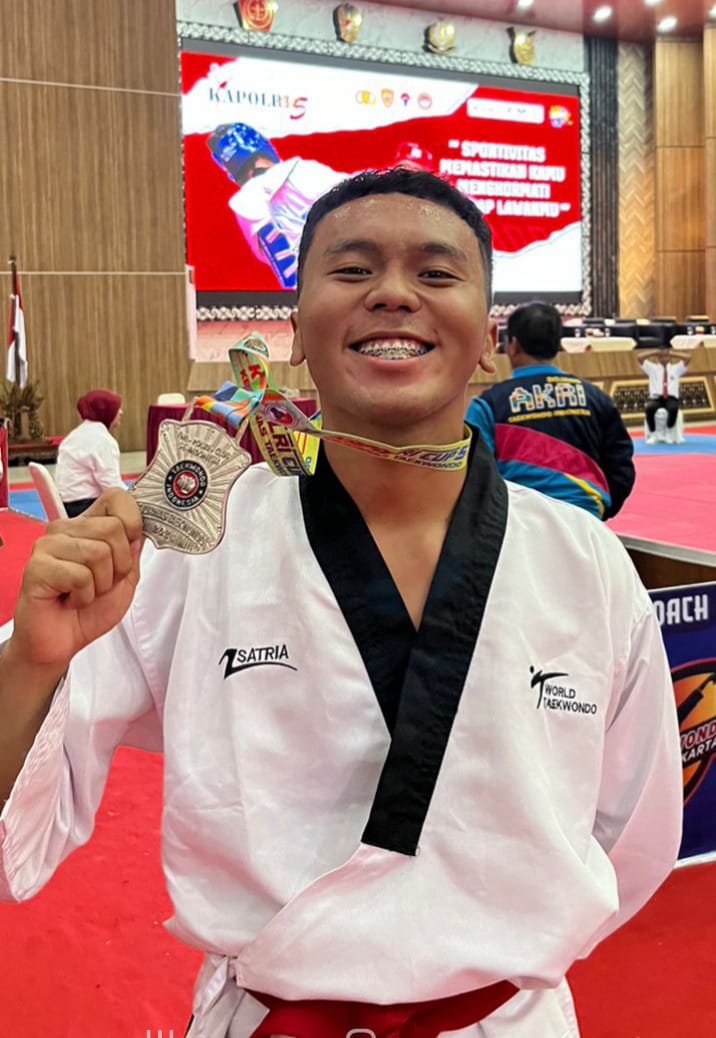 JUARA POOMSAE SENIOR PUTRA GEUB 1 , KEJUARAAN NASIONAL TAEKWONDO PIALA KAPOLRI 