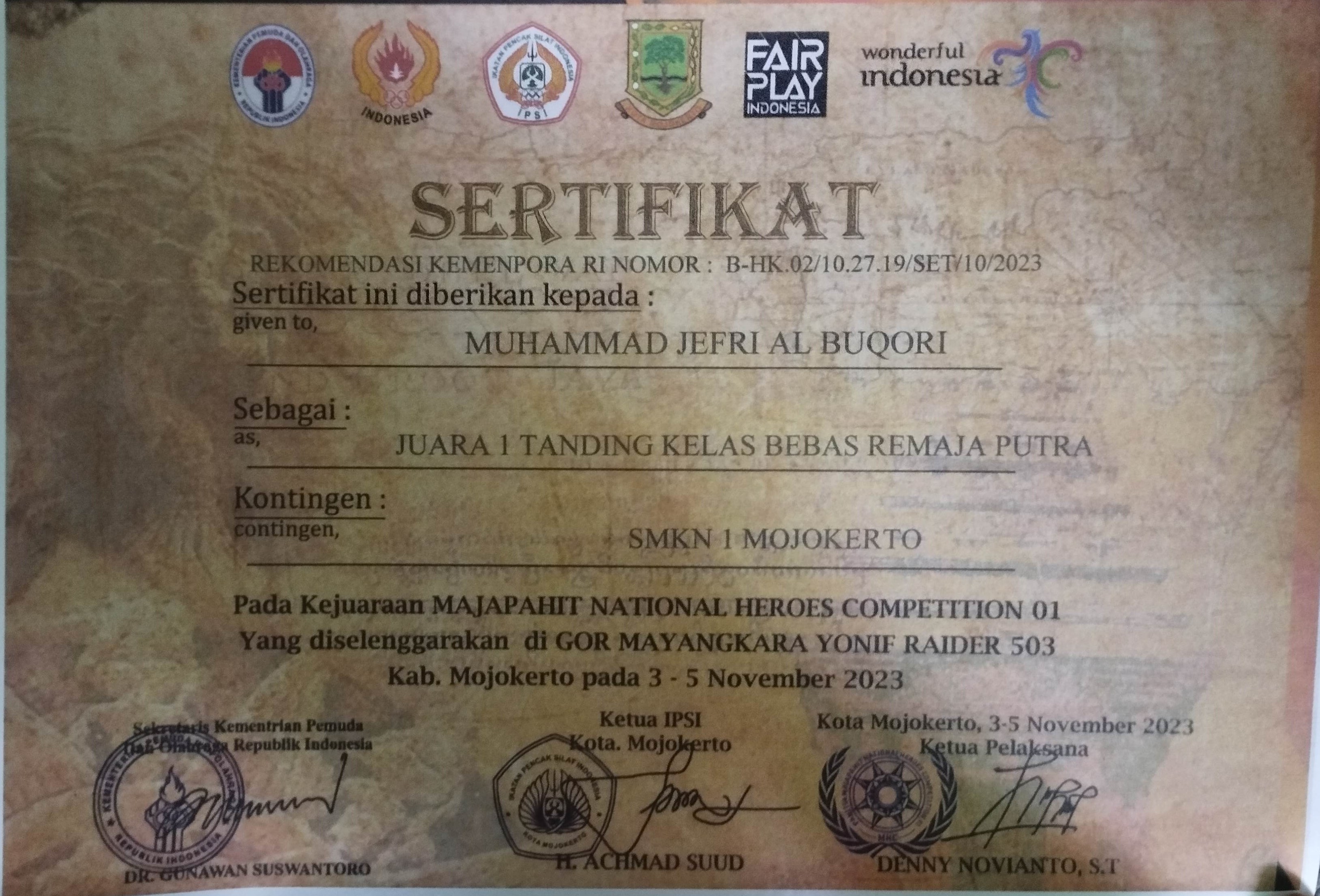 Juara 1 Kelas Bebas Remaja Putra Majapahit National Heroes Competition 1