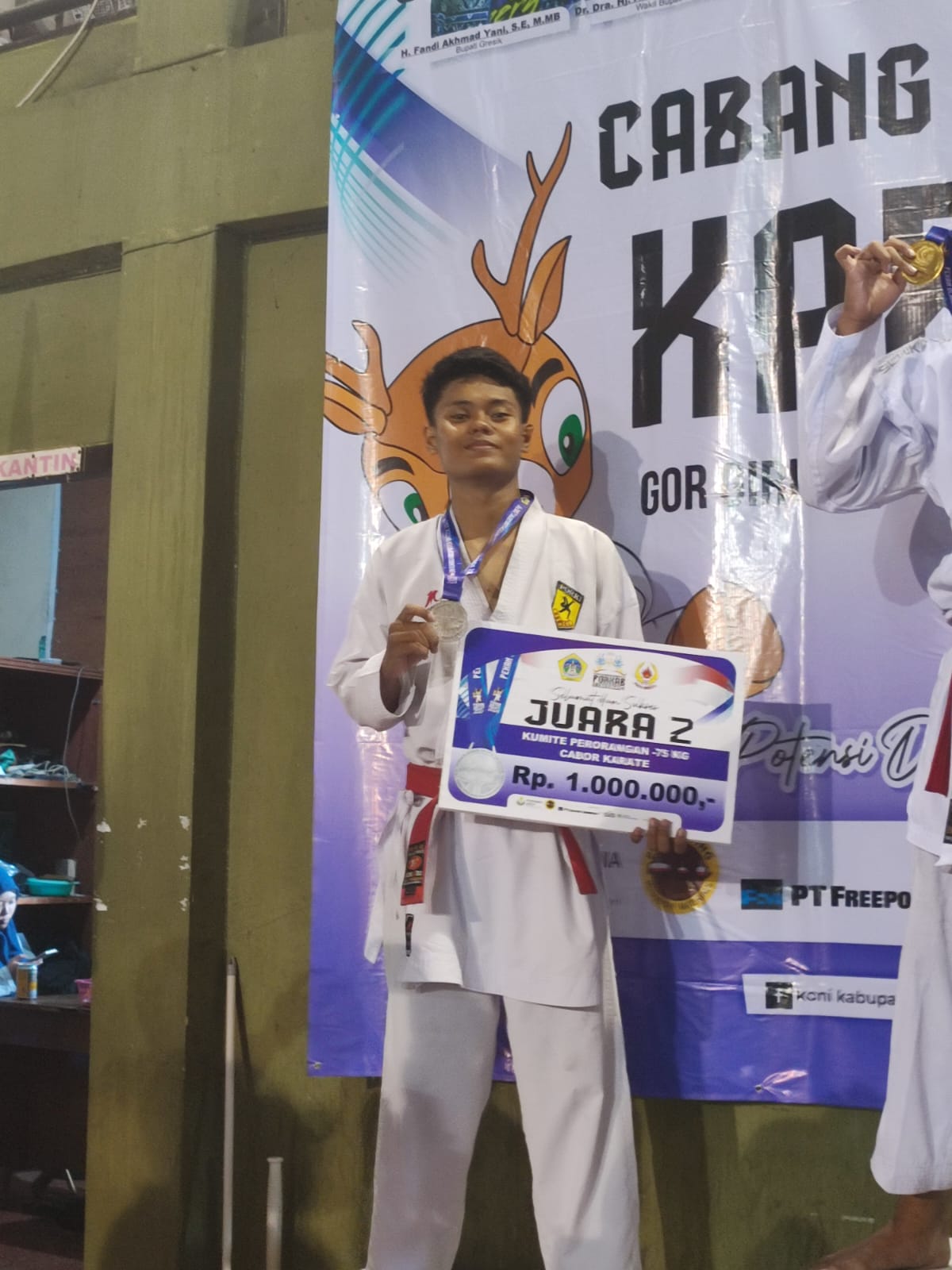 Juara II (Medali Perak) Kumite Perorangan -75 Kg Putra Dalam Kejuaraan PORKAB Gresik 2024, Cabang Olahraga Karate