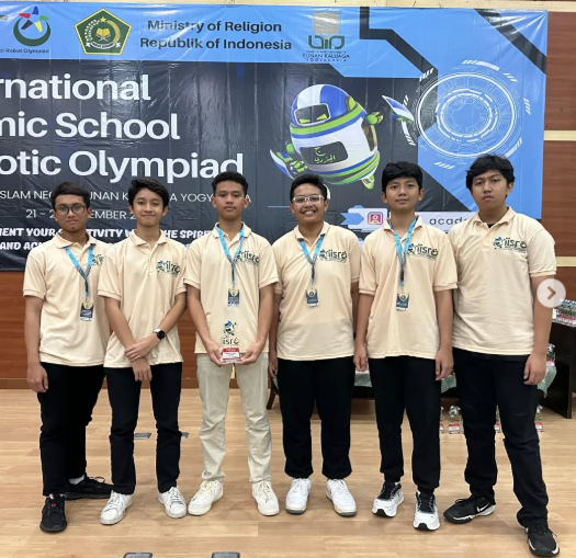 International Islamic School Robotic Olympiad (IISRO ) 2024 -  Juara 2 Robot Line Tracer Analog Senior