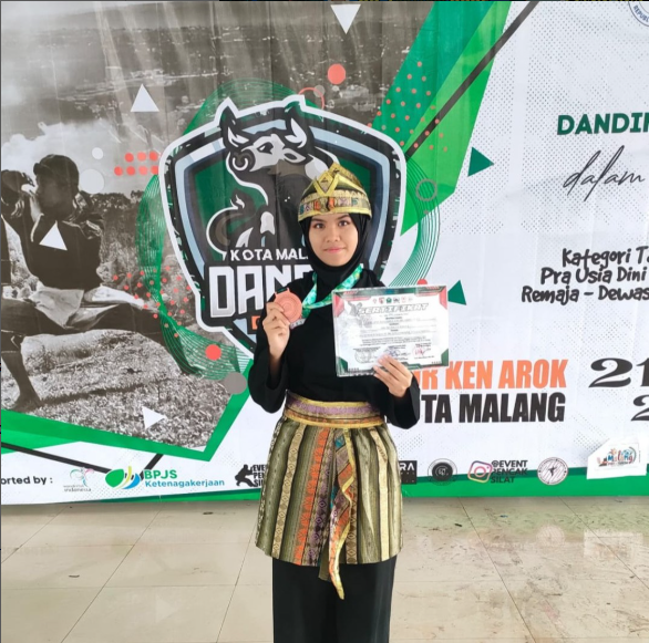 Kejuaraan Pencak Silat DANDIM CUP Kota Malang tingkat Nasional 2024 - Juara 3 (medali perunggu) kategori Seni Tunggal Putri Bersenjata