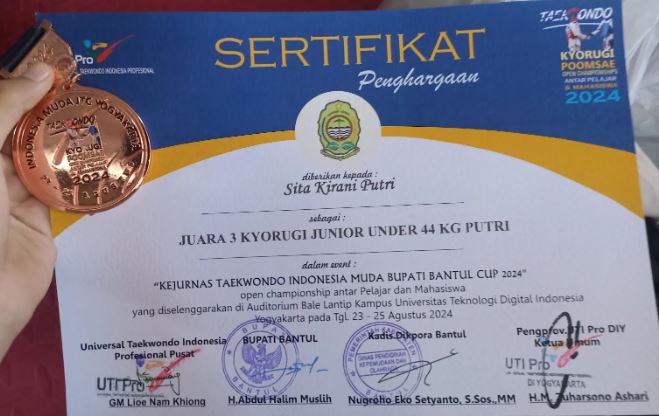 JUARA 3/MEDALI PERUNGGU KEJURNAS TAEKWONDO INDONESIA MUDA BUPATI BANTUL CUP 2024, KYUROGI JUNIOR UNDER 44 KG PUTRI