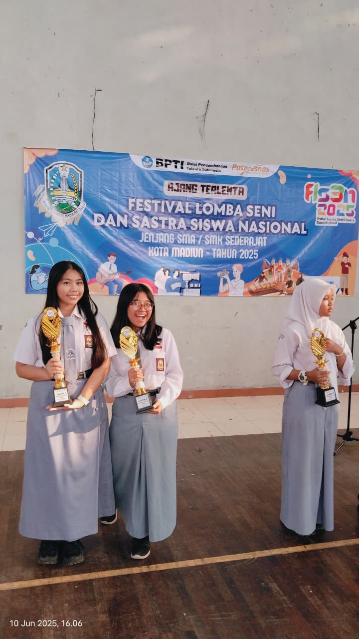 MENYANYI SOLO FESTIVAL LOMBA SENI DAN SANTRA SISWA NASIONAL TINGKAT KOTA MADIUN