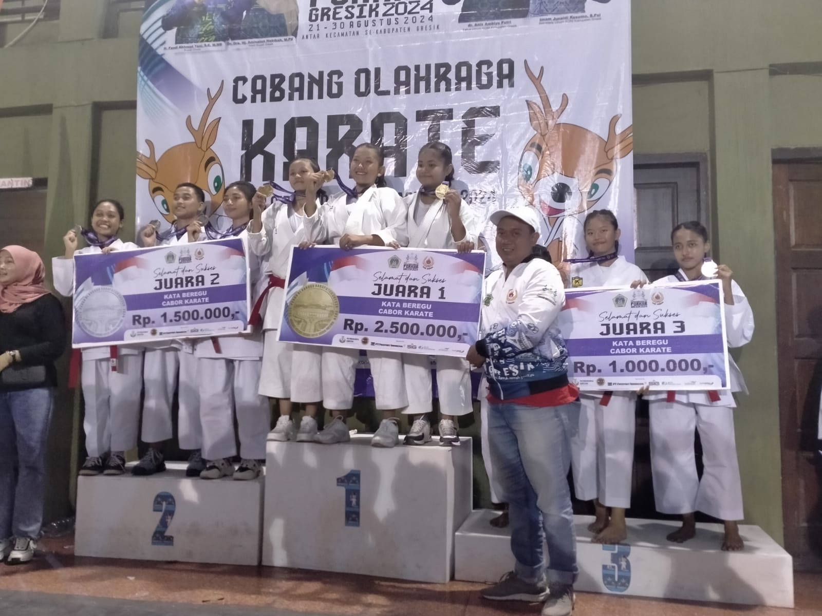 Juara III (Medali Perunggu) Kata Beregu Putri Dalam Kejuaraan PORKAB Gresik 2024, Cabang Olahraga Karate