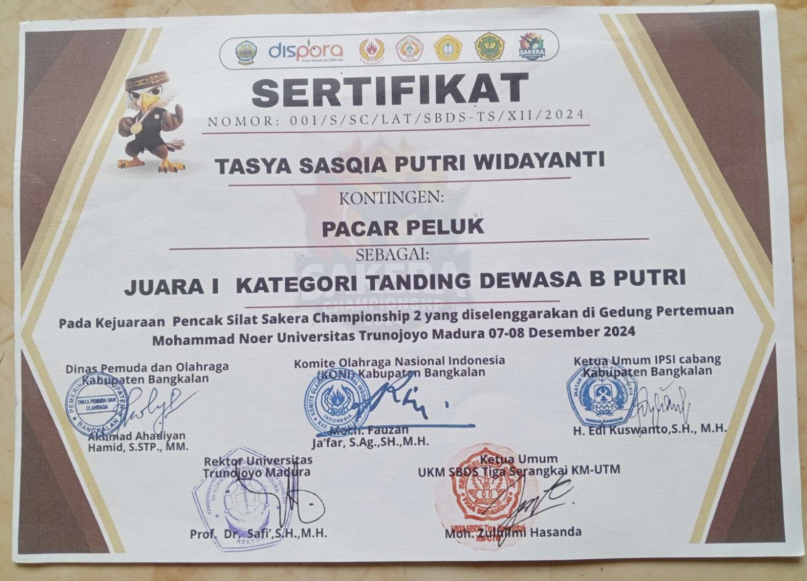 JUARA 1 TANDING KELAS D REMAJA PUTRI  Dalam Kejuaraan Pencak Silat NU CUP-2023 (In NU CUP of Pencak Silat Championships)